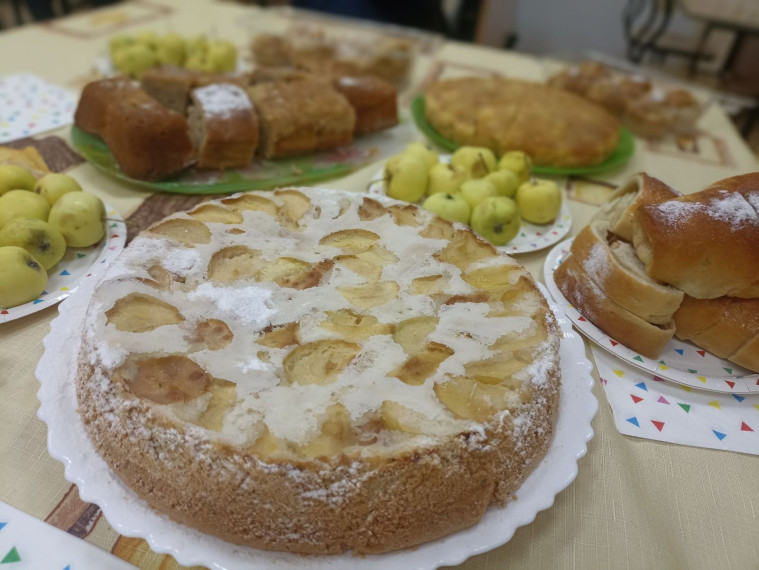 День шарлоток и яблочных пирогов.